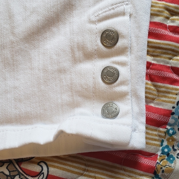 Gloria Vanderbilt Capris - Picture 3 of 4